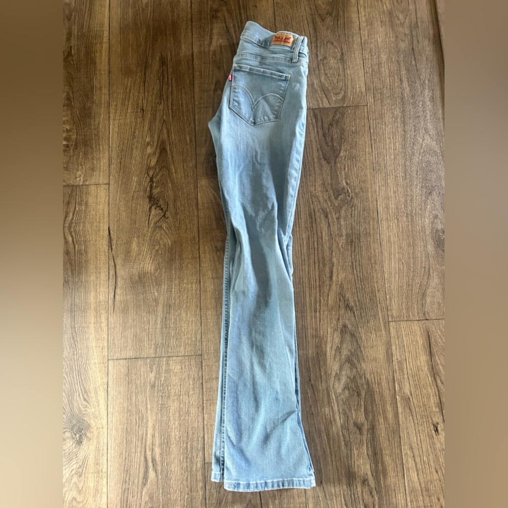Levi’s size 1 brand brand new condition bought them for my daughter, never wore